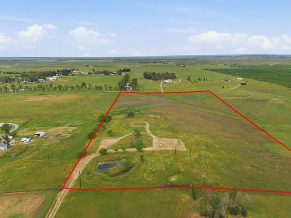 19043 E Liberty Rd, Clements, CA 95227