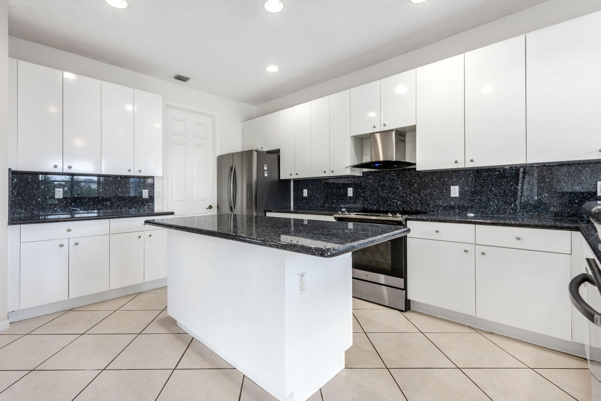 102 Ibisca Terrace, Royal Palm Beach, FL 33411 Photo