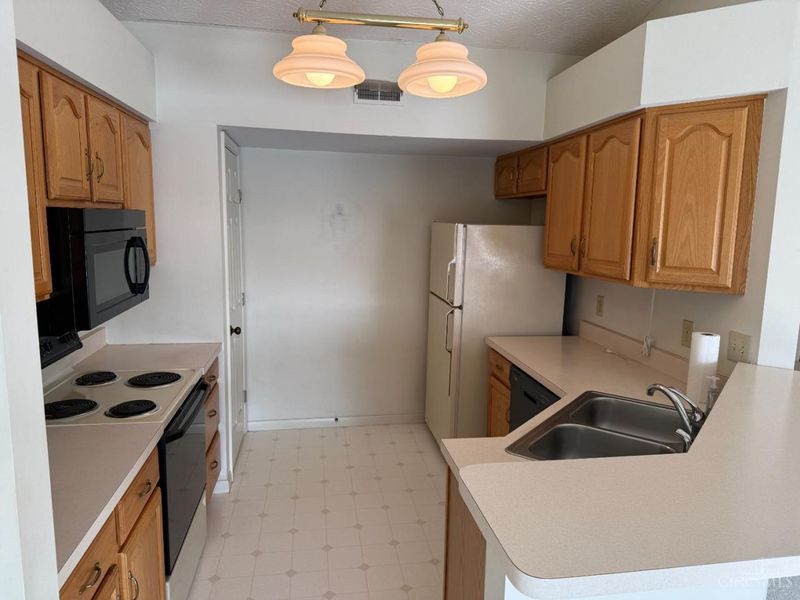 7470 Waterford Drive, Unit 302, Deerfield Twp., OH 45040 Photo 9