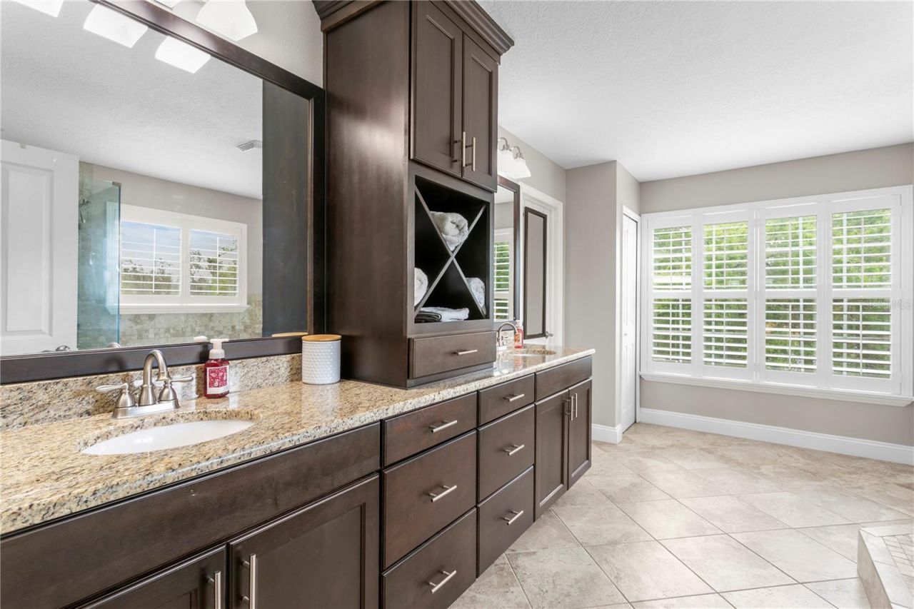 10121 Kingsbridge Avenue , Tampa, FL 33626 Photo