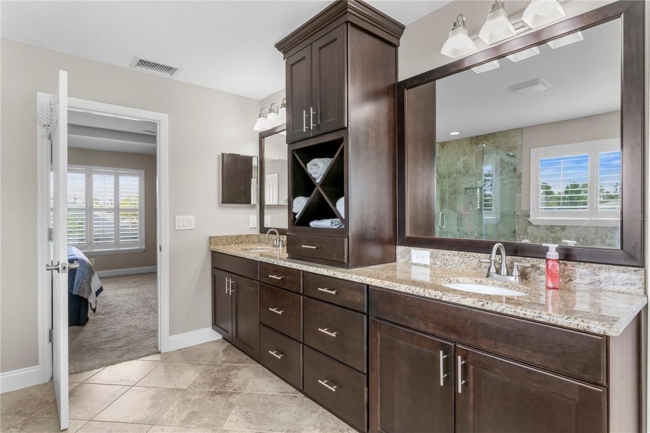 10121 Kingsbridge Avenue , Tampa, FL 33626 Photo