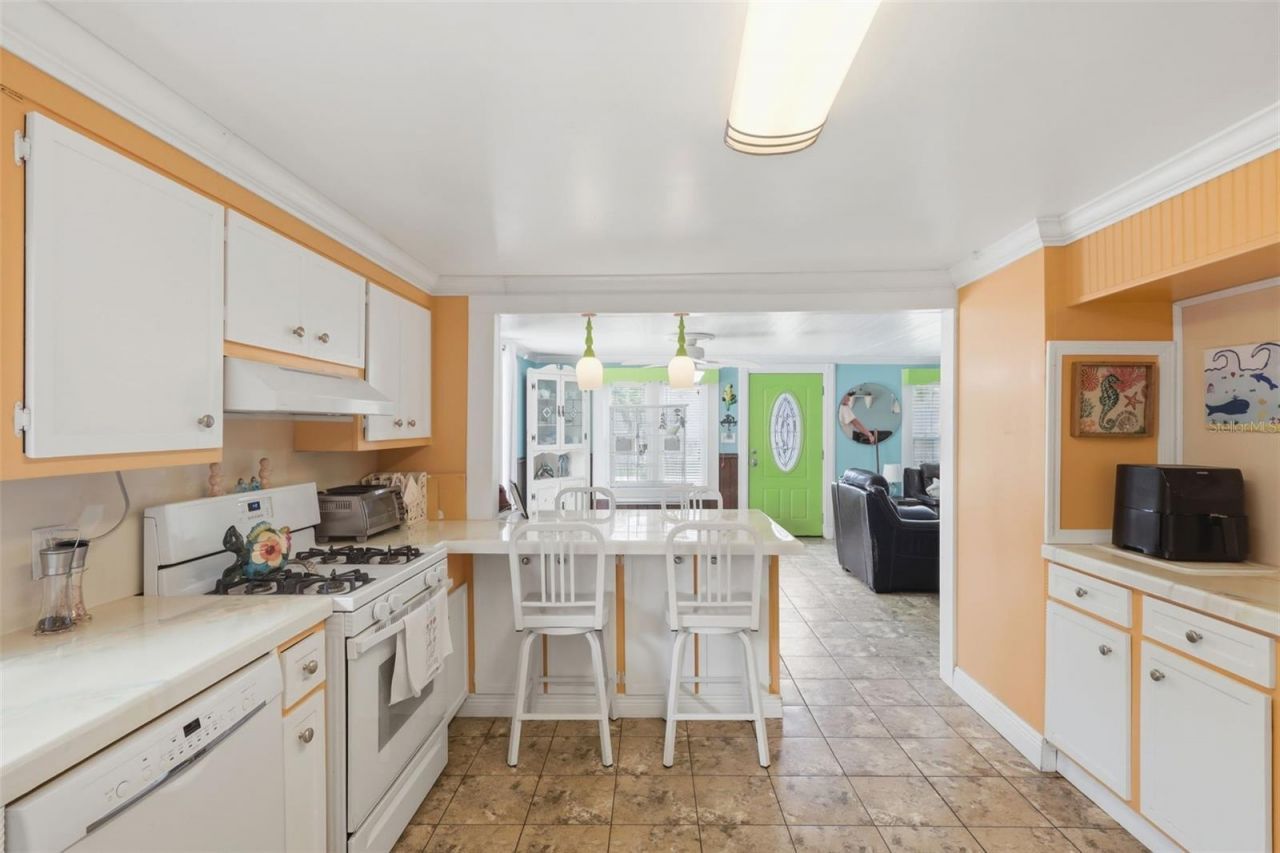 460 Alhambra Avenue, De Leon Springs, FL 32130 Photo