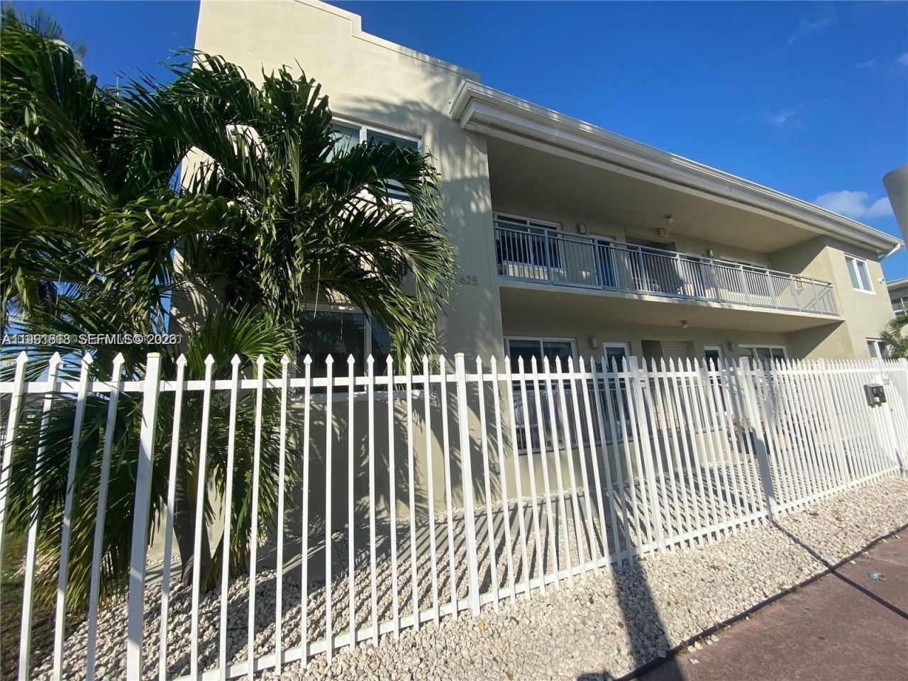 625 77th St, Unit 2, Miami Beach, FL 33141 Photo