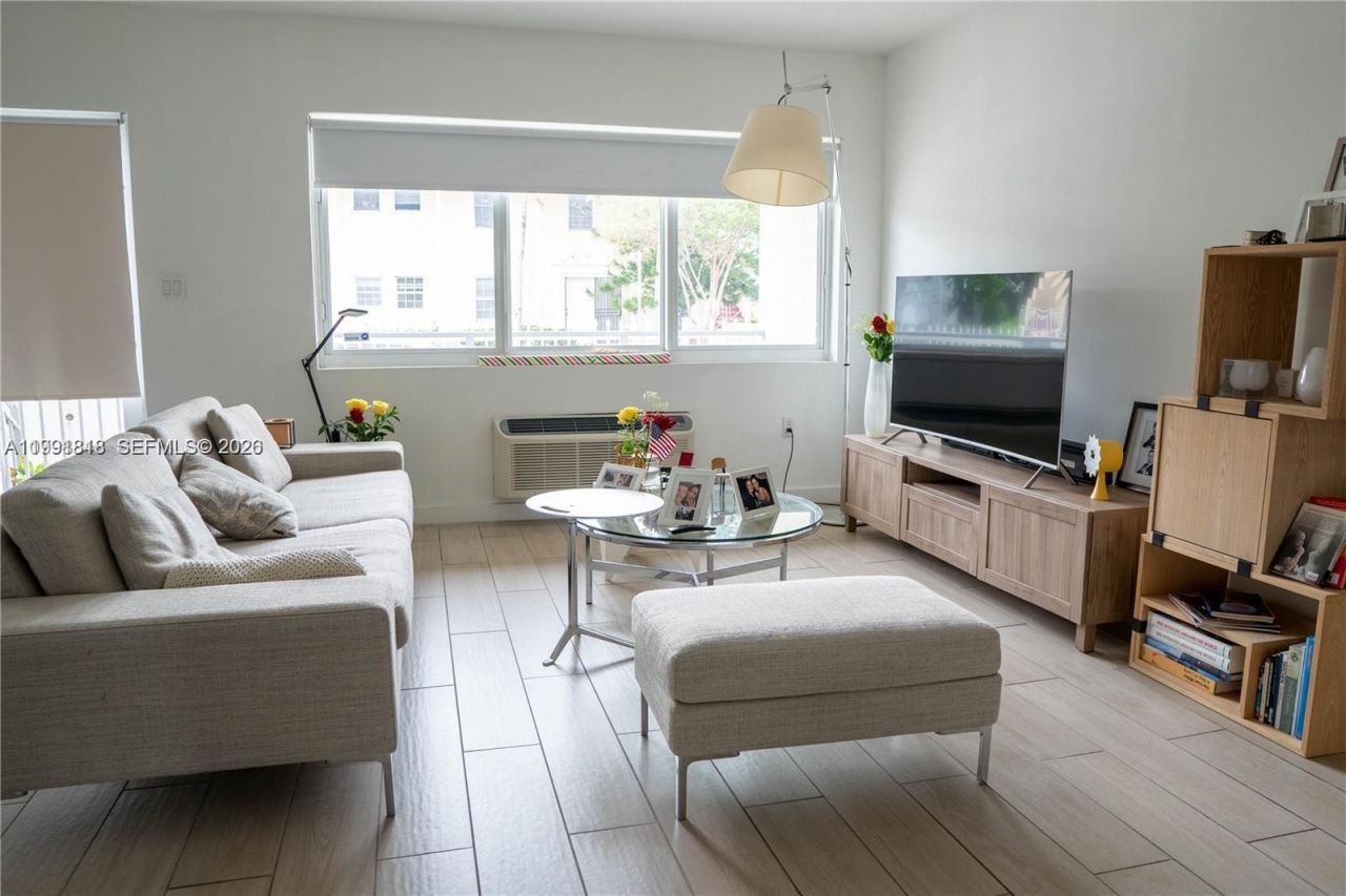 625 77th St, Unit 2, Miami Beach, FL 33141 Photo