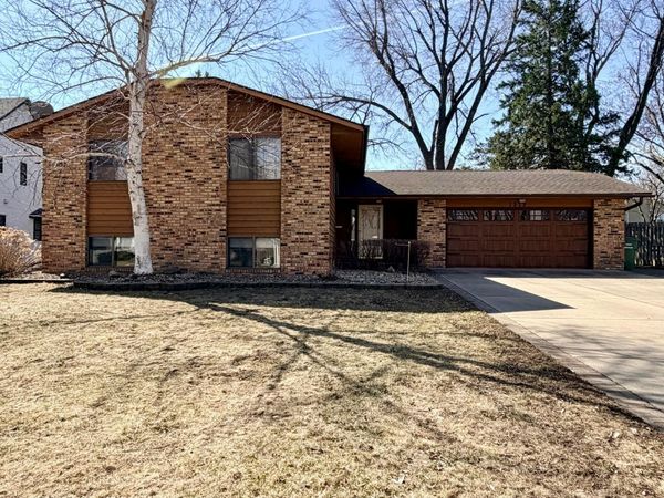 1919 Driftwood Avenue, Worthington, MN 56187