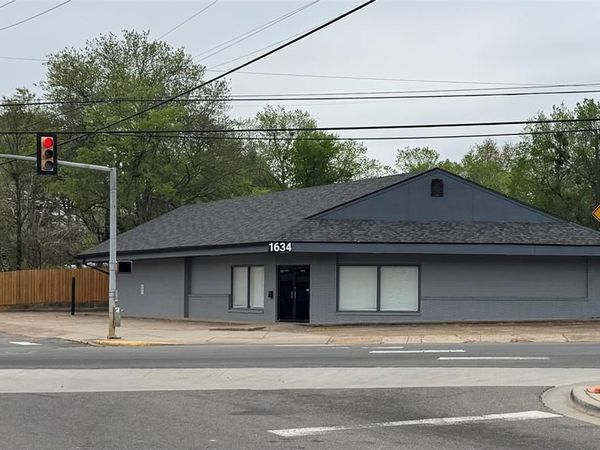 1634 Clarksville Street, Paris, TX 75460