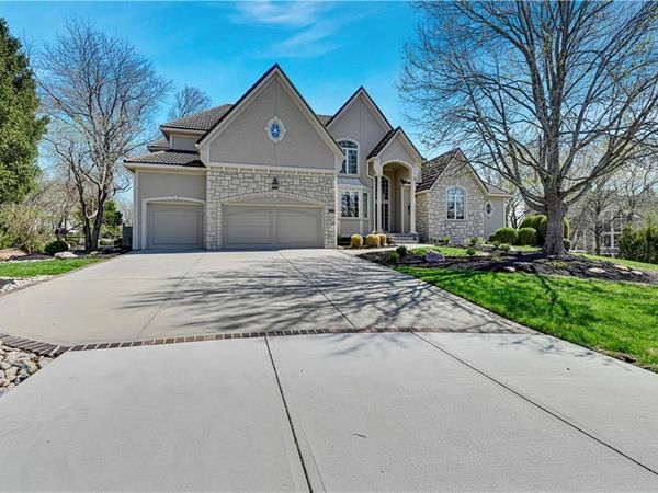 10853 S Cedar Niles Circle, Olathe, KS 66061