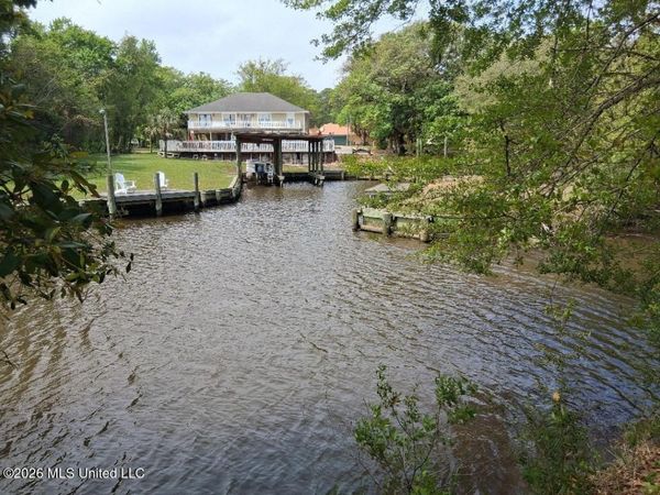 2101 Sandalwood Place, Gautier, MS 39553