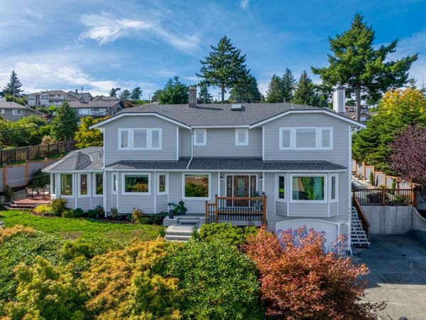 392 Carnegie St , Campbell River, BC V9W 2J5