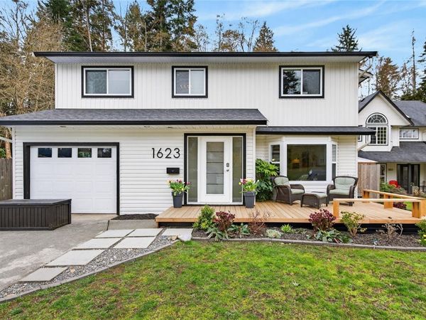 1623 Hobson Ave, Courtenay, BC V9N 8S3