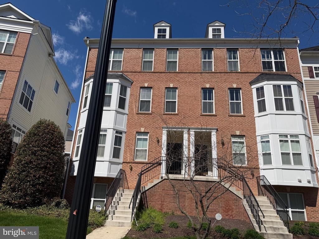 5550 CAPITAL GATEWAY DRIVE , SUITLAND, MD 20746