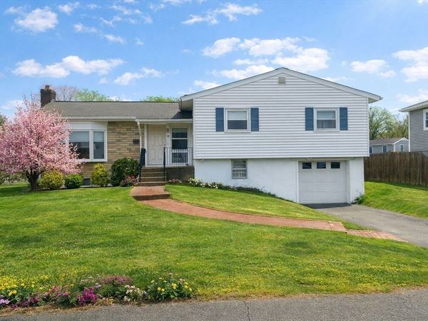 8 Walnut Knoll, Canton, MA 02021