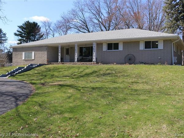 650 Longford Drive, Rochester Hills, MI 48309