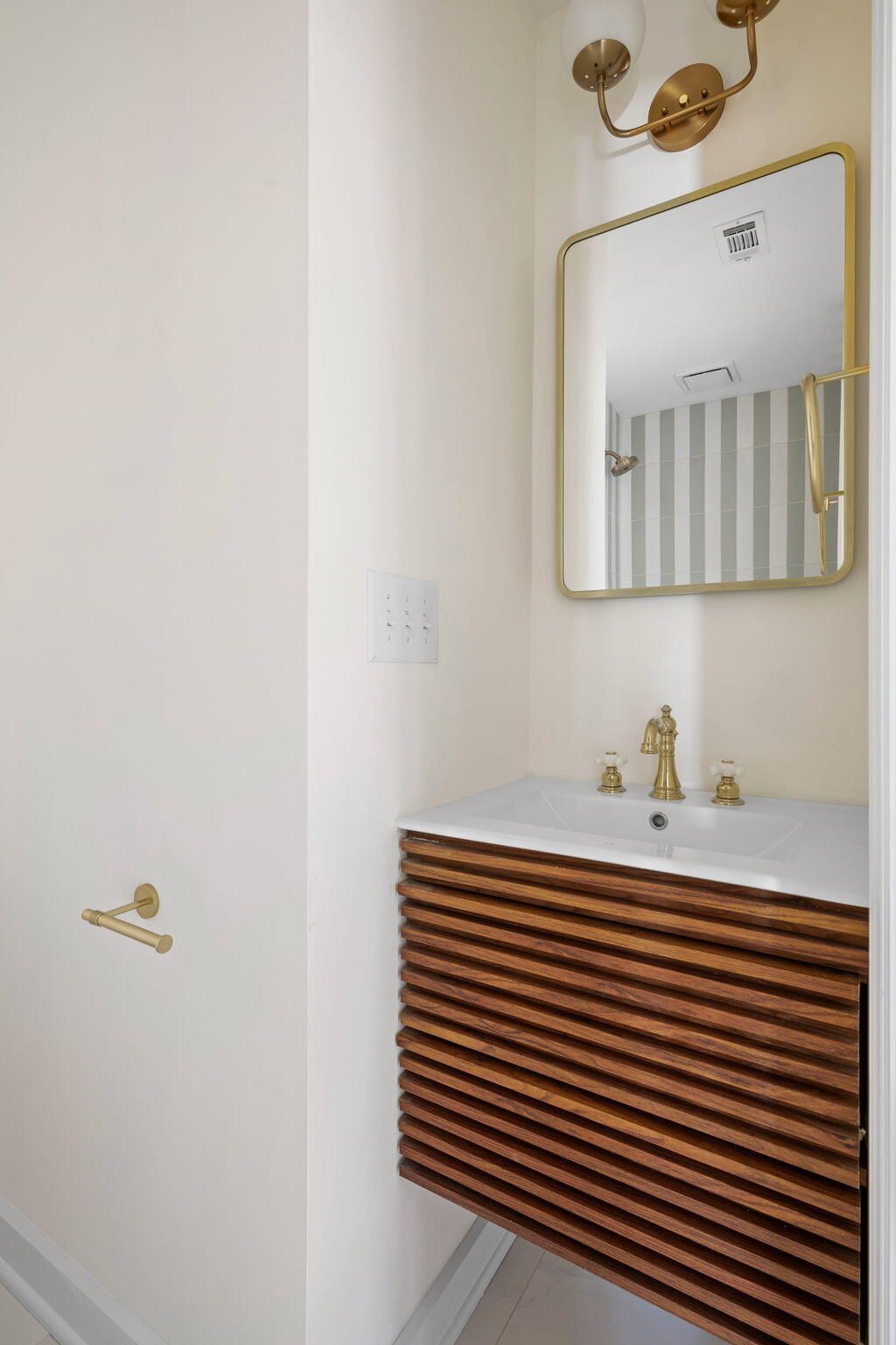 30 Isabella Street Photo 8