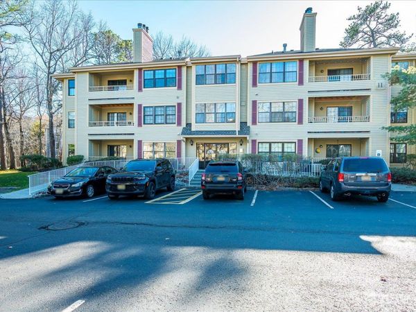 1109 Stoneridge Circle, Helmetta, NJ 08828