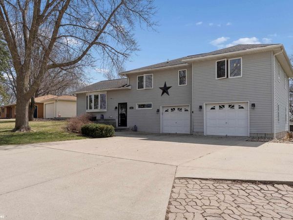 201 Fairway Dr, Clear Lake, IA 50428
