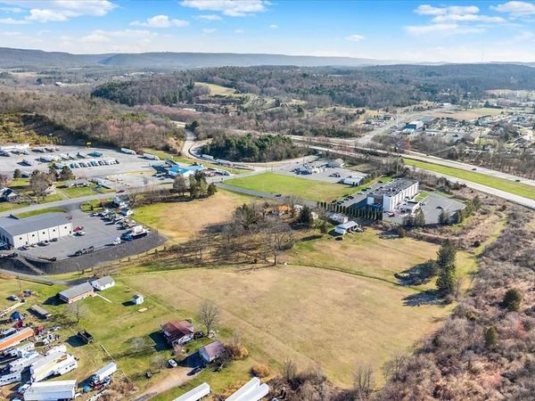 14 ANSPACH DRIVE , PINE GROVE, PA 17963