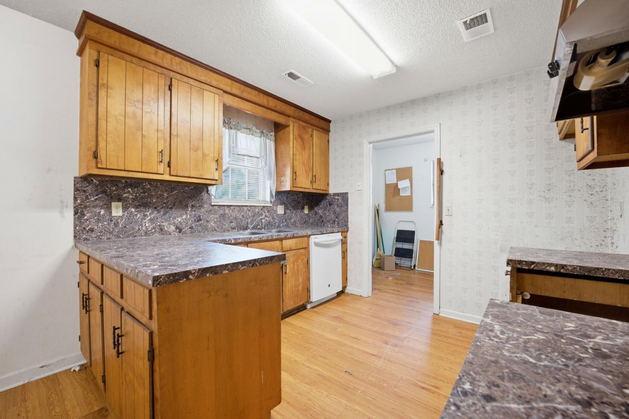 101 Carriage Lane Photo 10