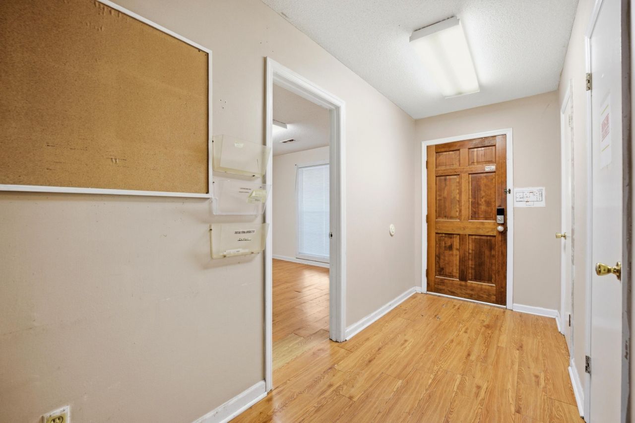 101 Carriage Lane Photo 12