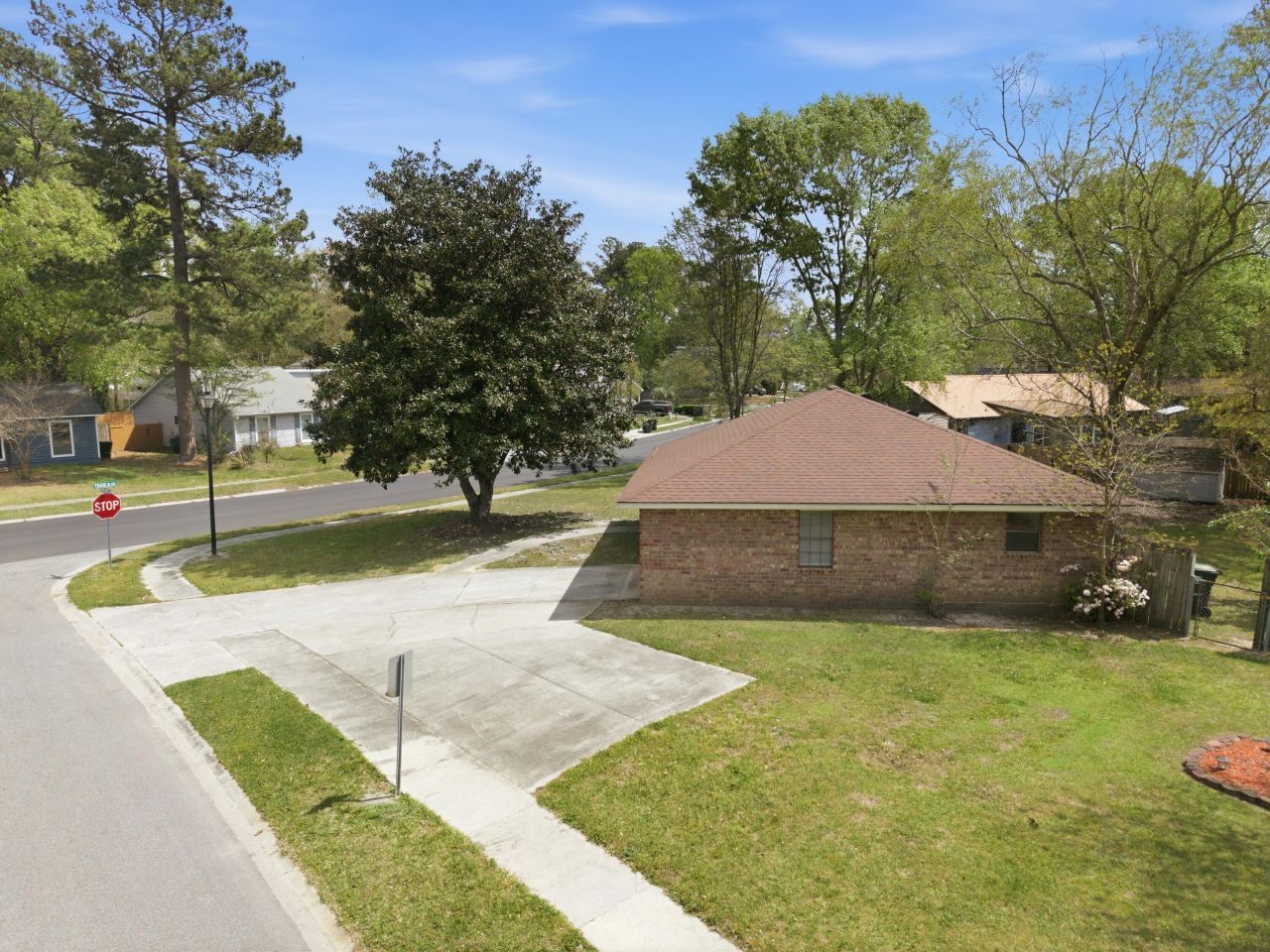 101 Carriage Lane Photo 13