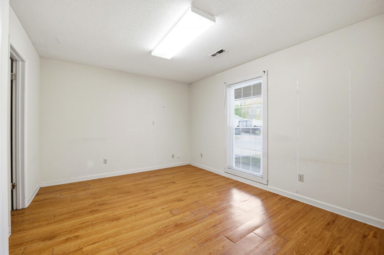 101 Carriage Lane Photo 14