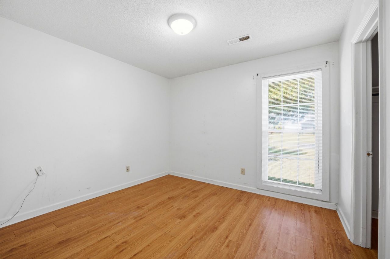 101 Carriage Lane Photo 15