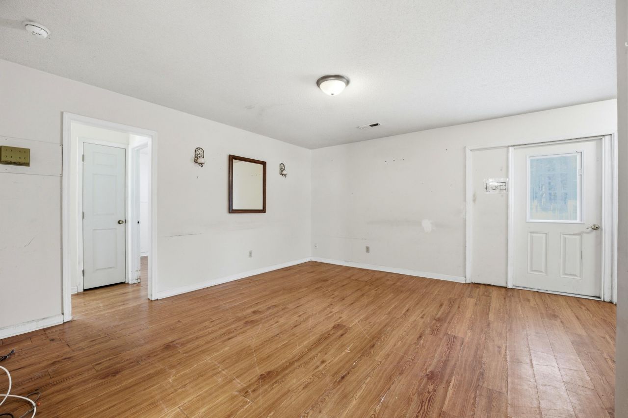 101 Carriage Lane Photo 16