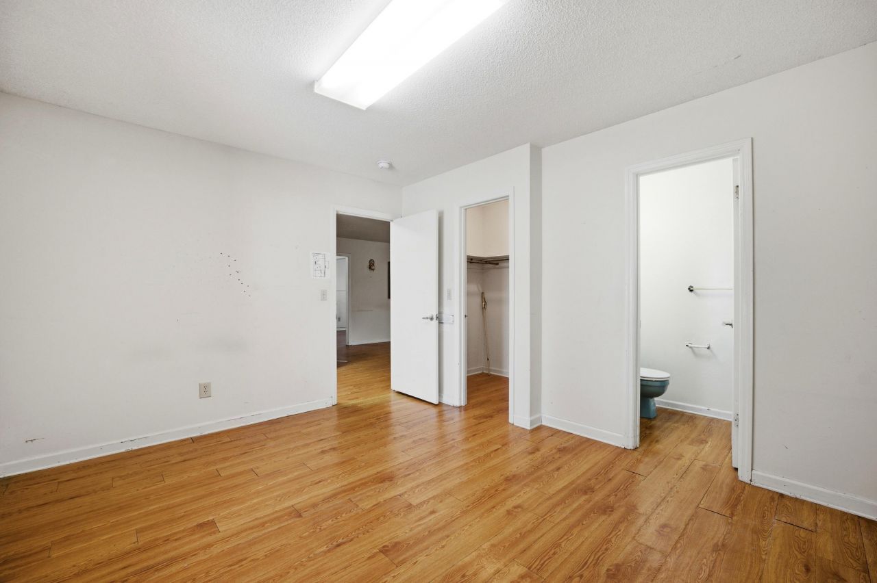 101 Carriage Lane Photo 19