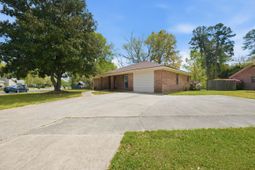 101 Carriage Lane photo 4