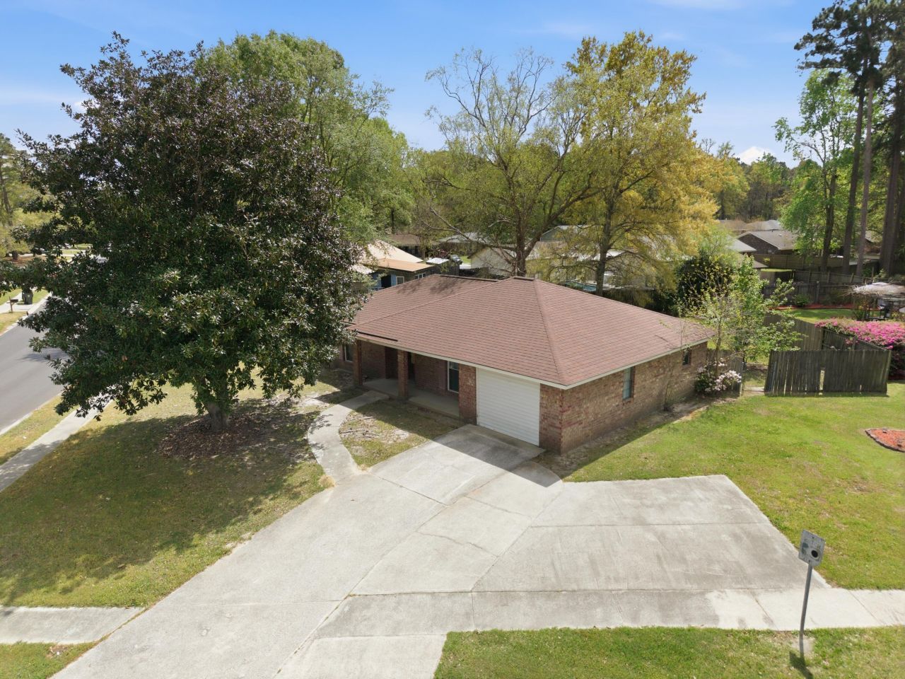 101 Carriage Lane Photo 25