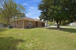 101 Carriage Lane photo 4