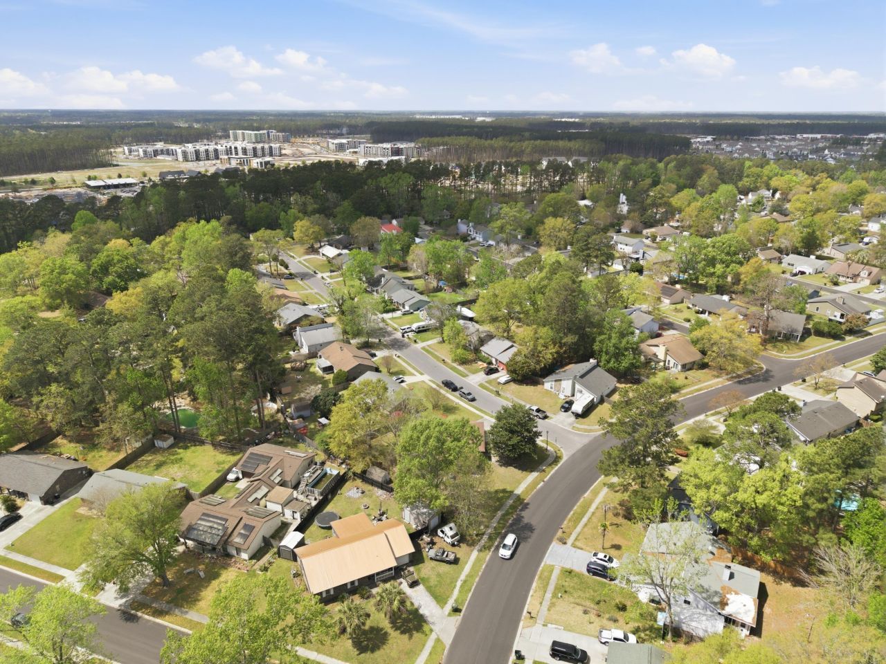 101 Carriage Lane Photo 32