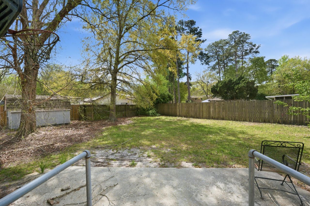 101 Carriage Lane Photo 6