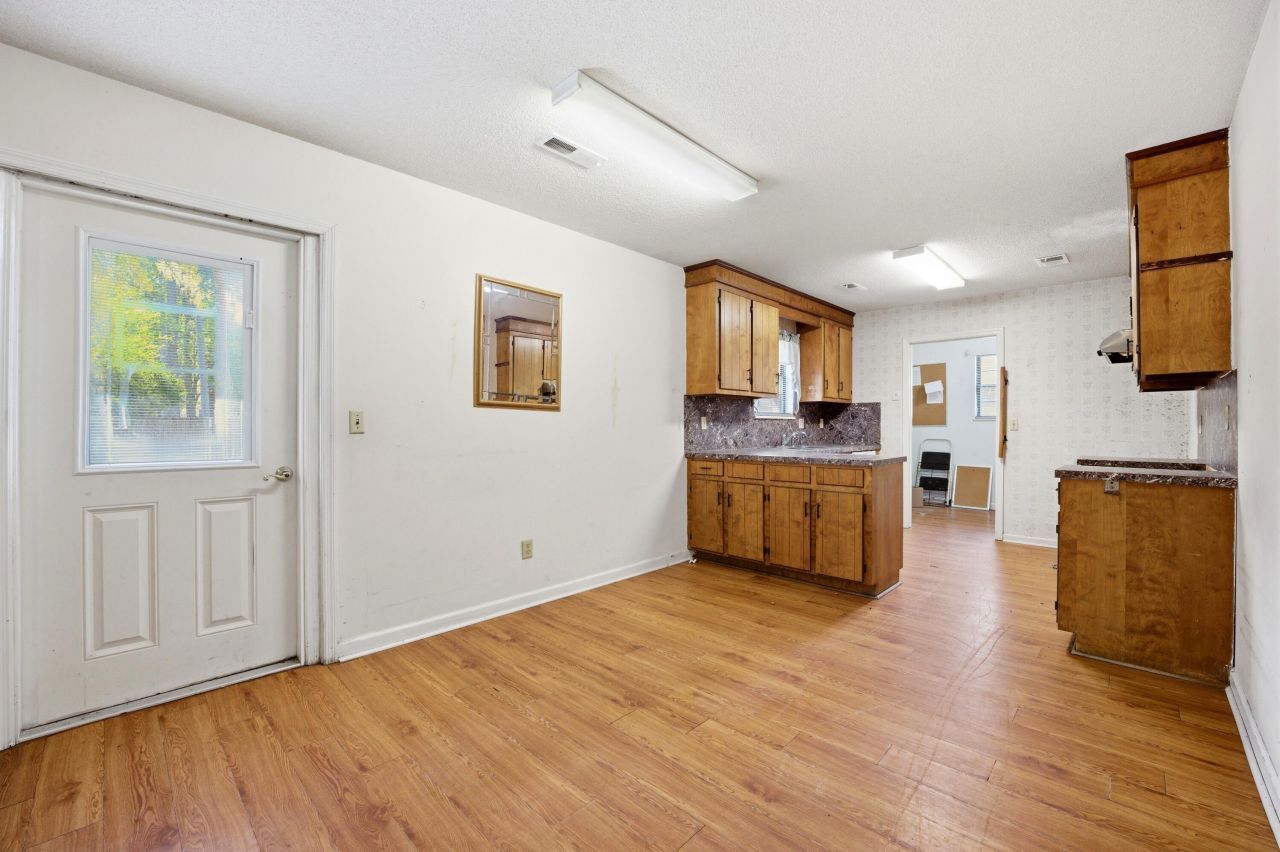 101 Carriage Lane Photo 9