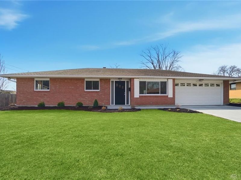 2724 Hazelbrook Drive, Butler Township, OH 45414 Photo 1