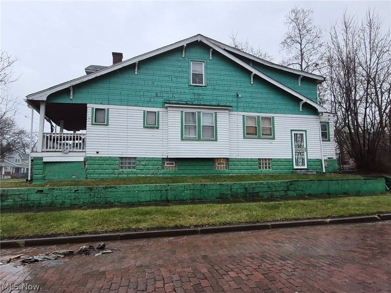 12000 Holborn Avenue, Cleveland, OH 44105 Photo 2