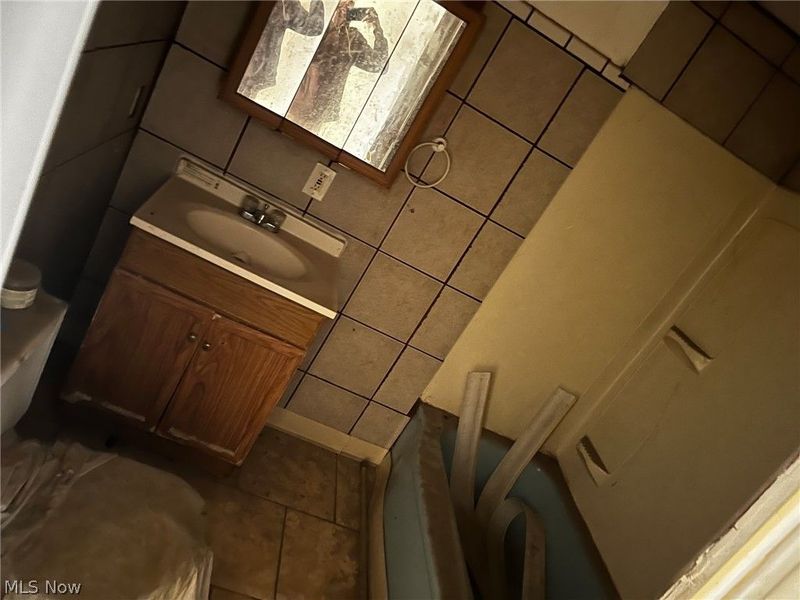 12000 Holborn Avenue, Cleveland, OH 44105 Photo 7