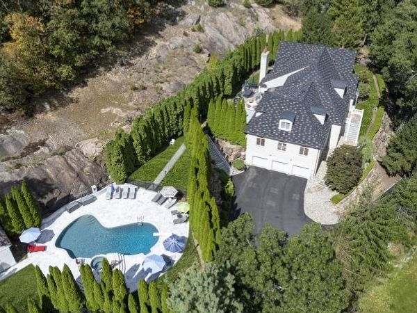 49 Cherokee Ct, Sparta, NJ 07871