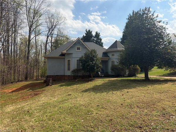 140 White Oak Circle , Reidsville, NC 27320