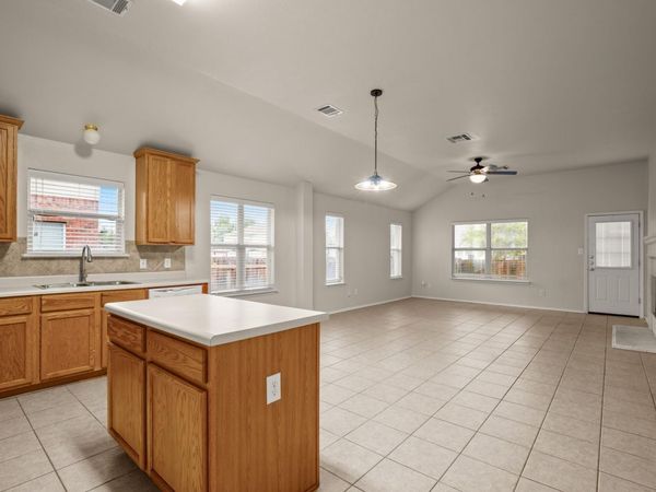 107 Aguilar DR , Hutto, TX 78634