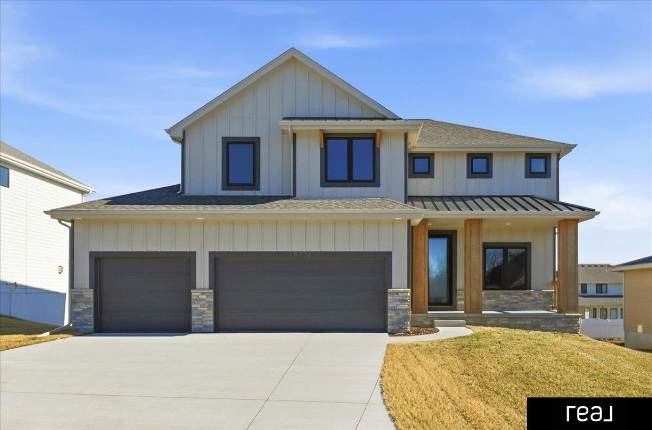 10415 S 191 Avenue, Omaha, NE 68136 Main Photo