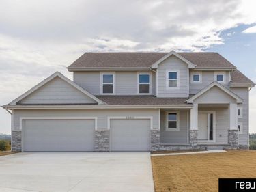 10651 S 102 Avenue, Papillion, NE 68046