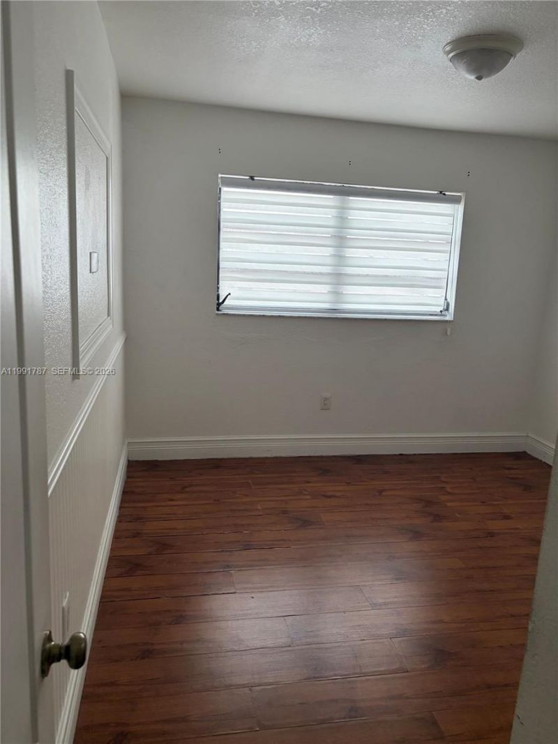 4386 W 10th Ave , Hialeah, FL 33012 Photo