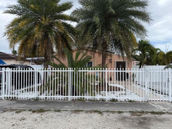 625 E 8th Ln , Hialeah, FL 33010