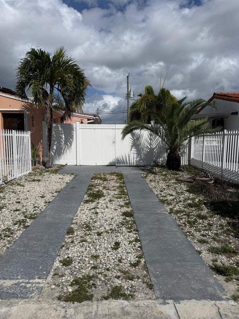 625 E 8th Ln , Hialeah, FL 33010 Photo