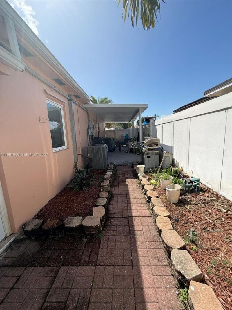 625 E 8th Ln , Hialeah, FL 33010 Photo