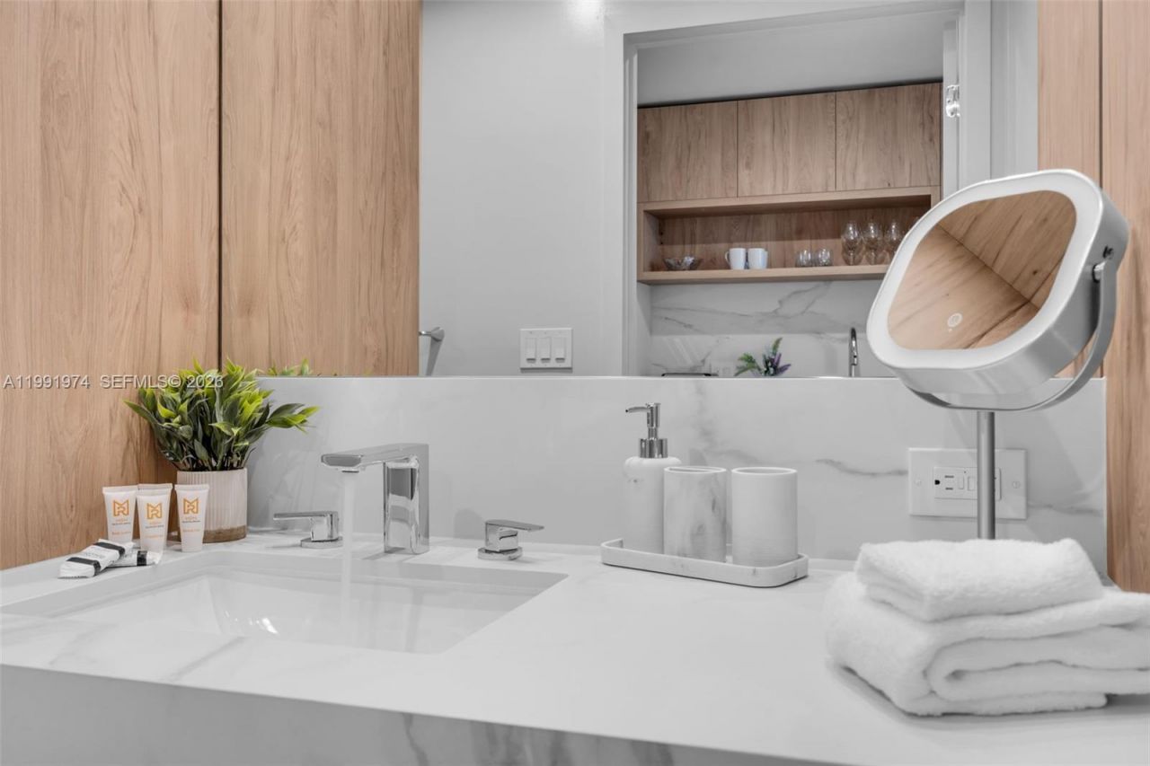 11 NE 6 Th , Unit 2808, Miami, FL 33132 Photo