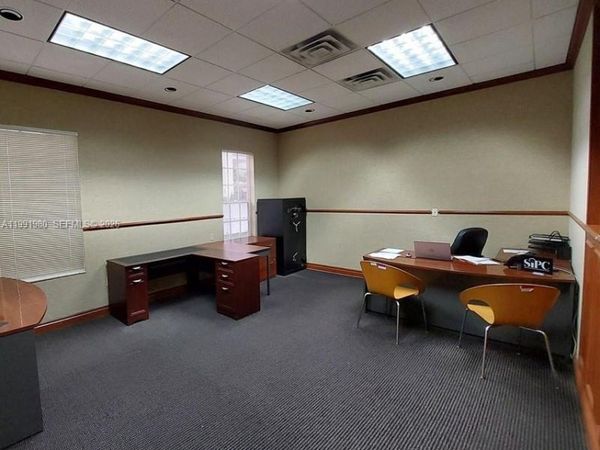 1000 N Hiatus Rd, Unit 106, Pembroke Pines, FL 33026