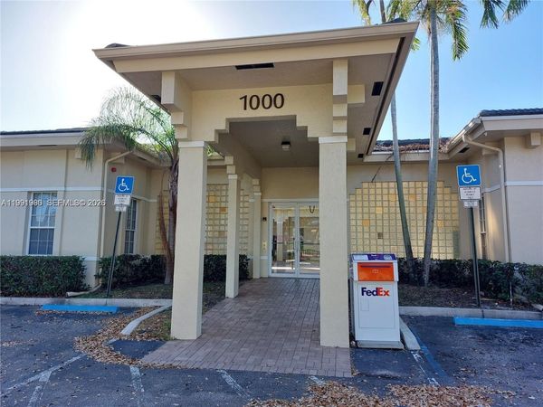 1000 N Hiatus Rd, Unit 106, Pembroke Pines, FL 33026