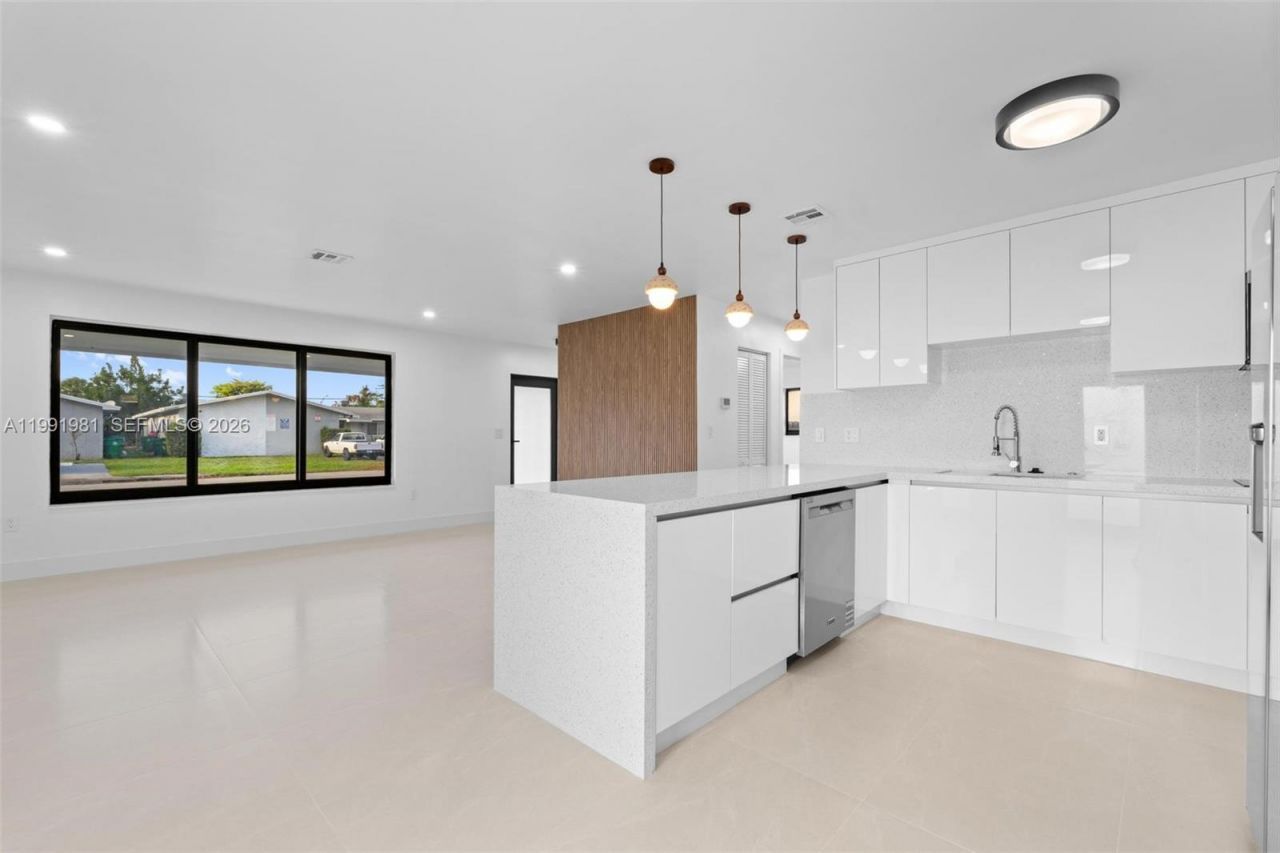 7570 Venetian St , Miramar, FL 33023 Photo